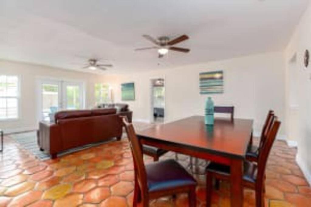 Photo of Livingroom in Bearss Plaza