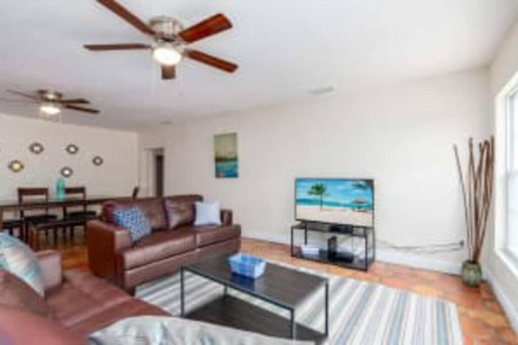 Photo of Livingroom in Bearss Plaza