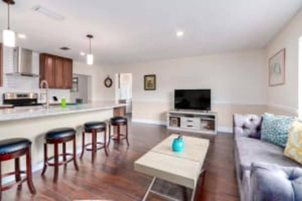 Photo of Livingroom in Bearss Plaza