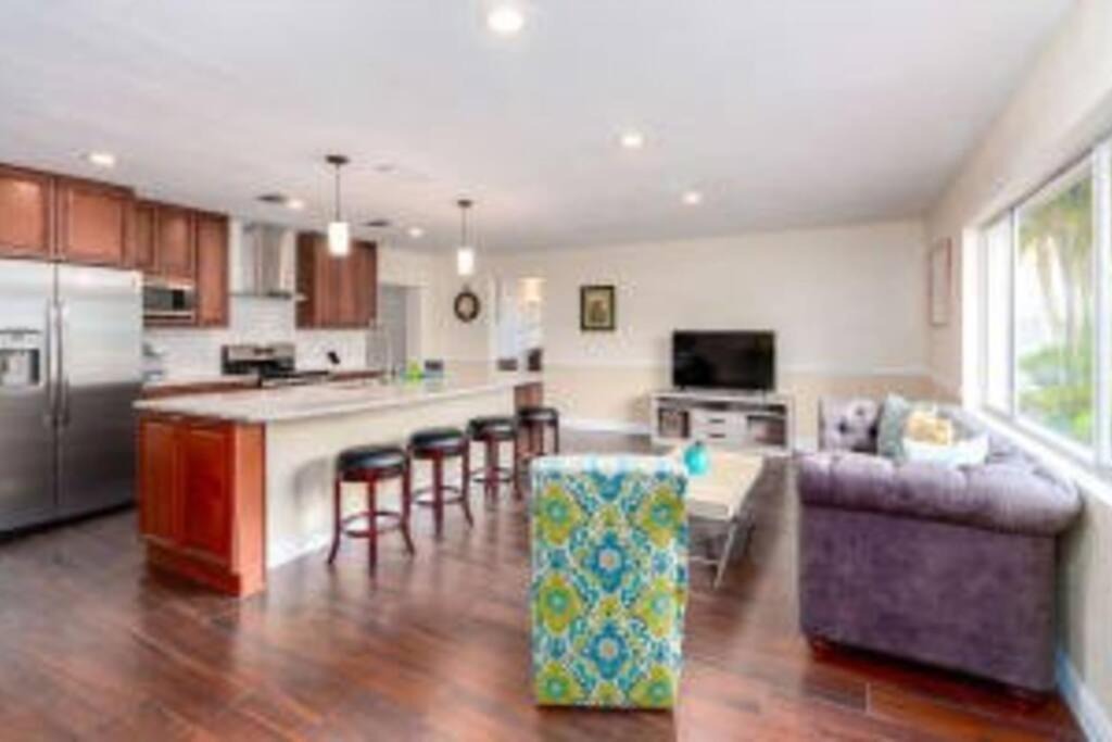 Photo of Livingroom in Bearss Plaza