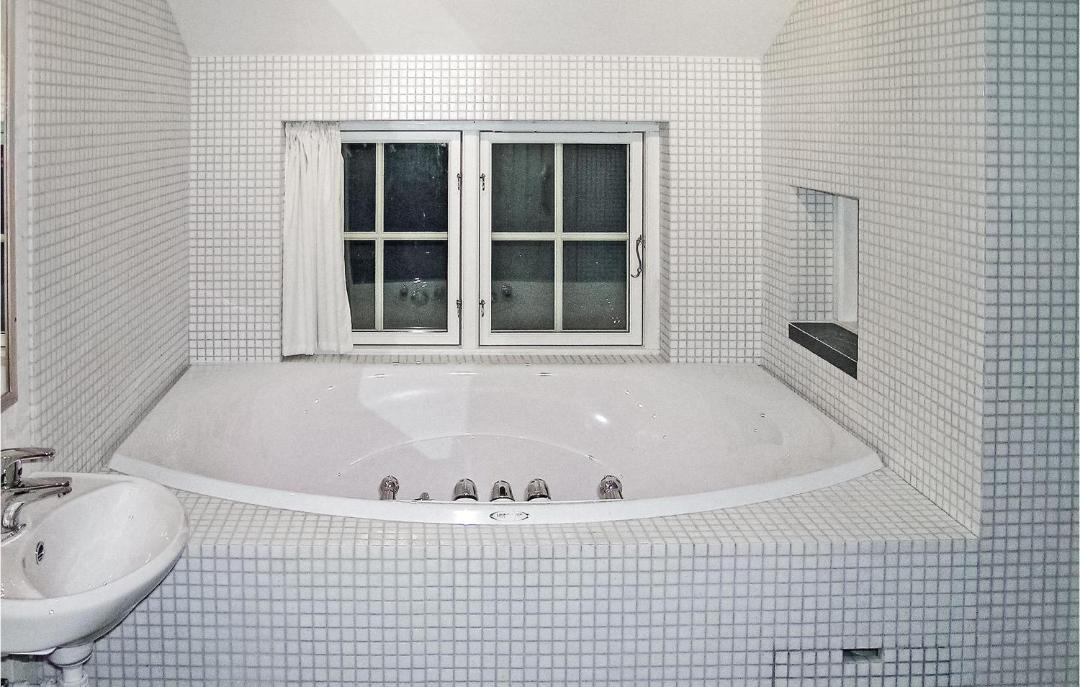 Photo of Bathroom in Sor-Fron