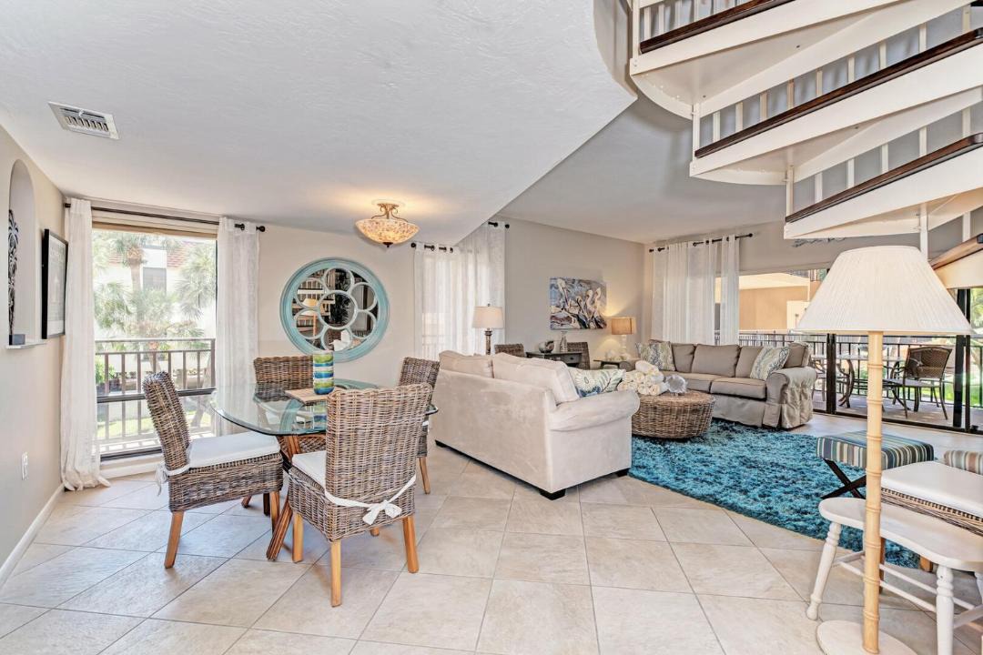 Photo of Livingroom in Holmes Beach