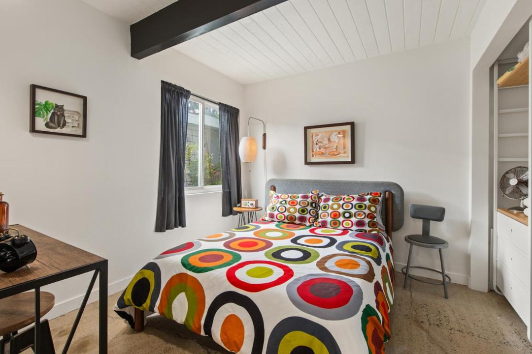 Photo of Bedroom in Newport Shores