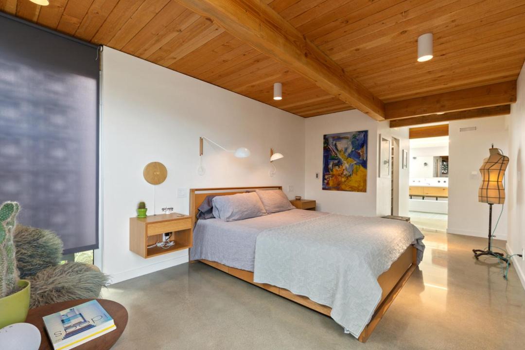 Photo of Bedroom in Newport Shores