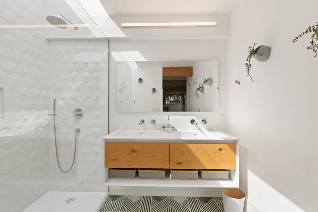 Photo of Bathroom in Newport Shores