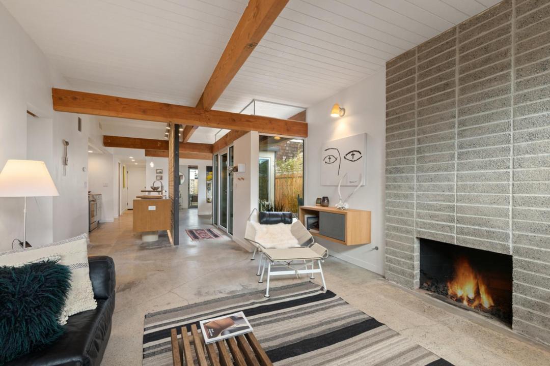 Photo of Livingroom in Newport Shores