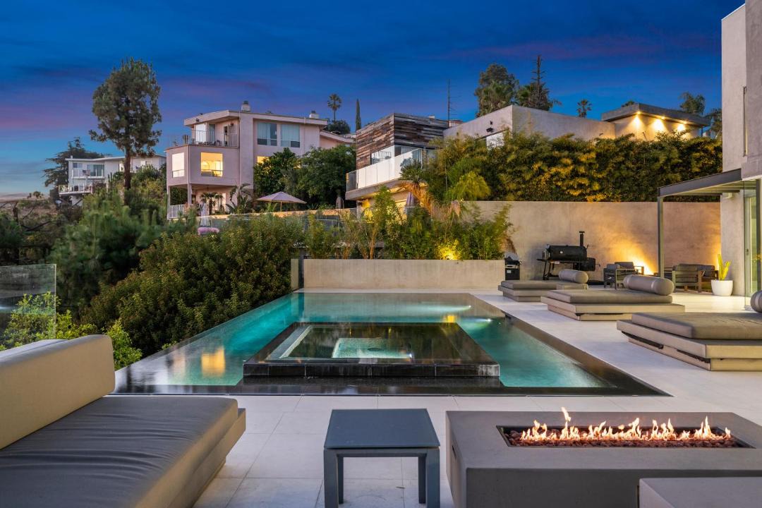 Photo of Others in Hollywood Hills West
