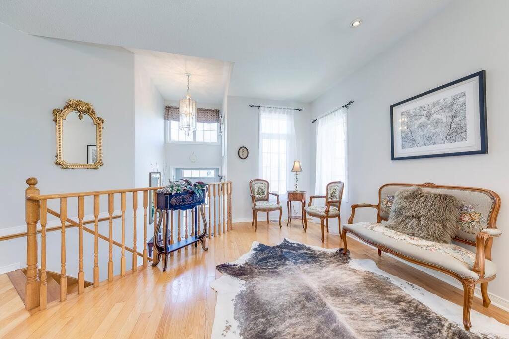 Photo of Livingroom in West Oak Trails