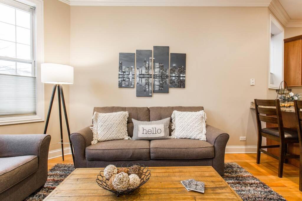 Photo of Livingroom in Wrigleyville