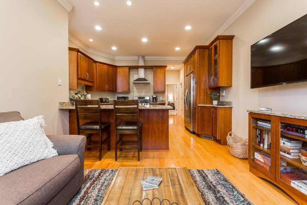 Photo of Livingroom in Wrigleyville