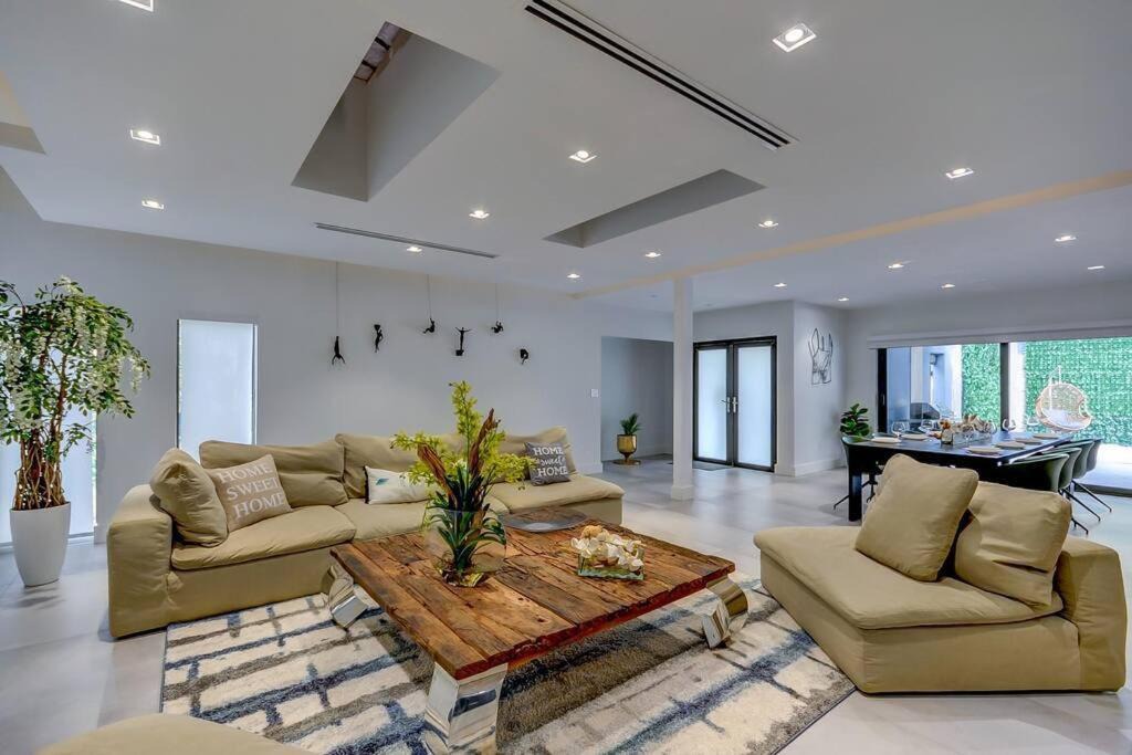Photo of Livingroom in Cutler Bay