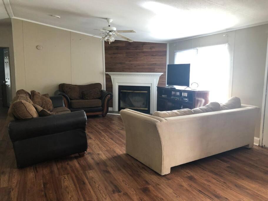 Photo of Livingroom in Leesville