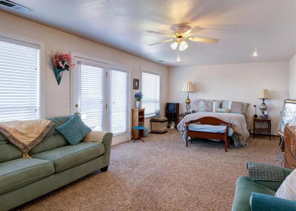 Photo of Livingroom in Cedar City