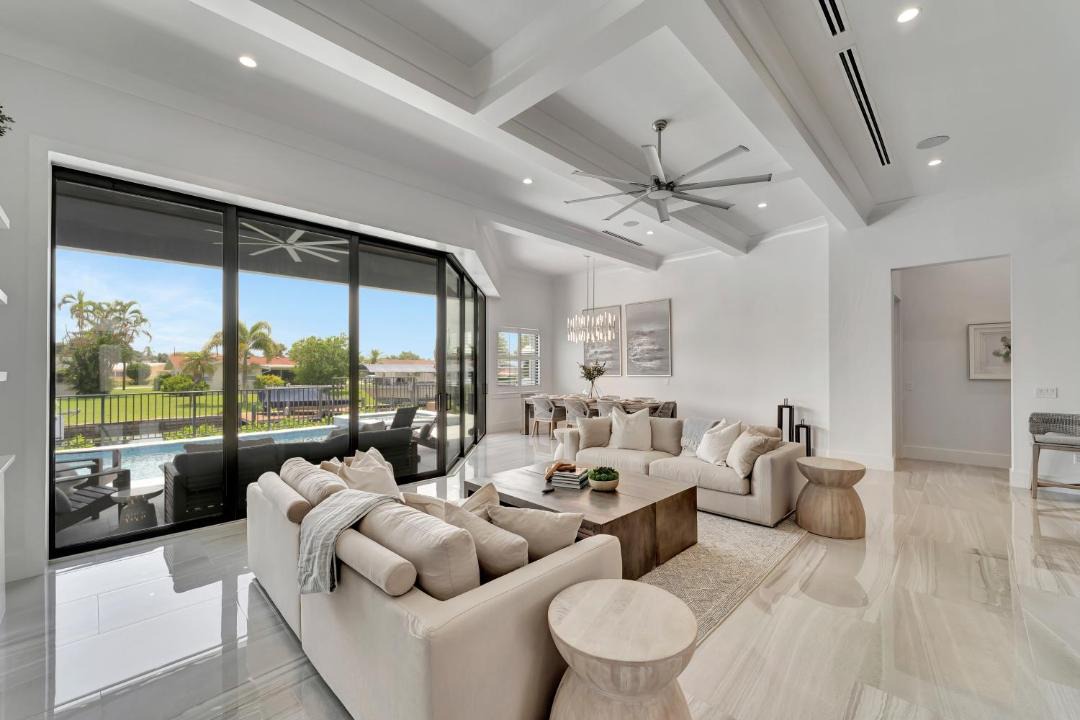 Photo of Livingroom in Yacht Club