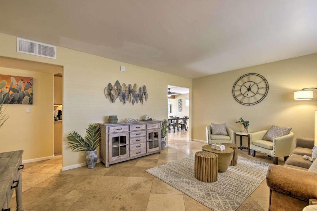 Photo of Livingroom in Papago Parkway