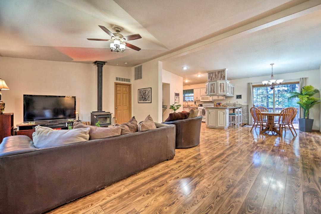 Photo of Livingroom in Forest Lakes