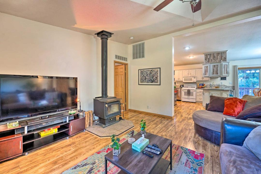 Photo of Livingroom in Forest Lakes