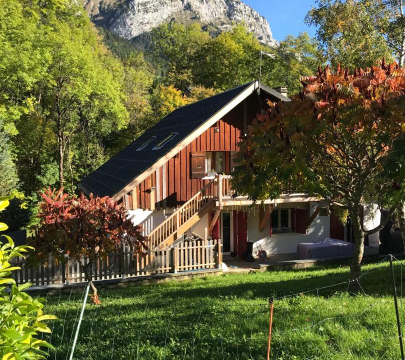 Photo of Buildings in Montmin