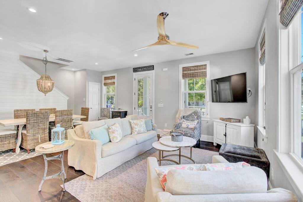 Photo of Livingroom in Mount Pleasant