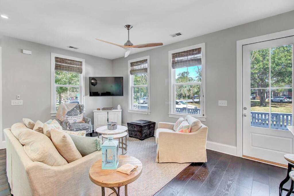 Photo of Livingroom in Mount Pleasant