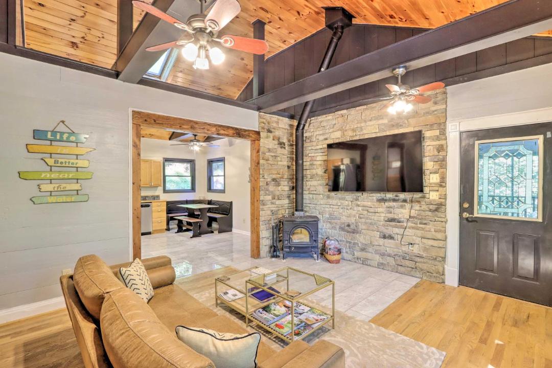 Photo of Livingroom in Ellijay