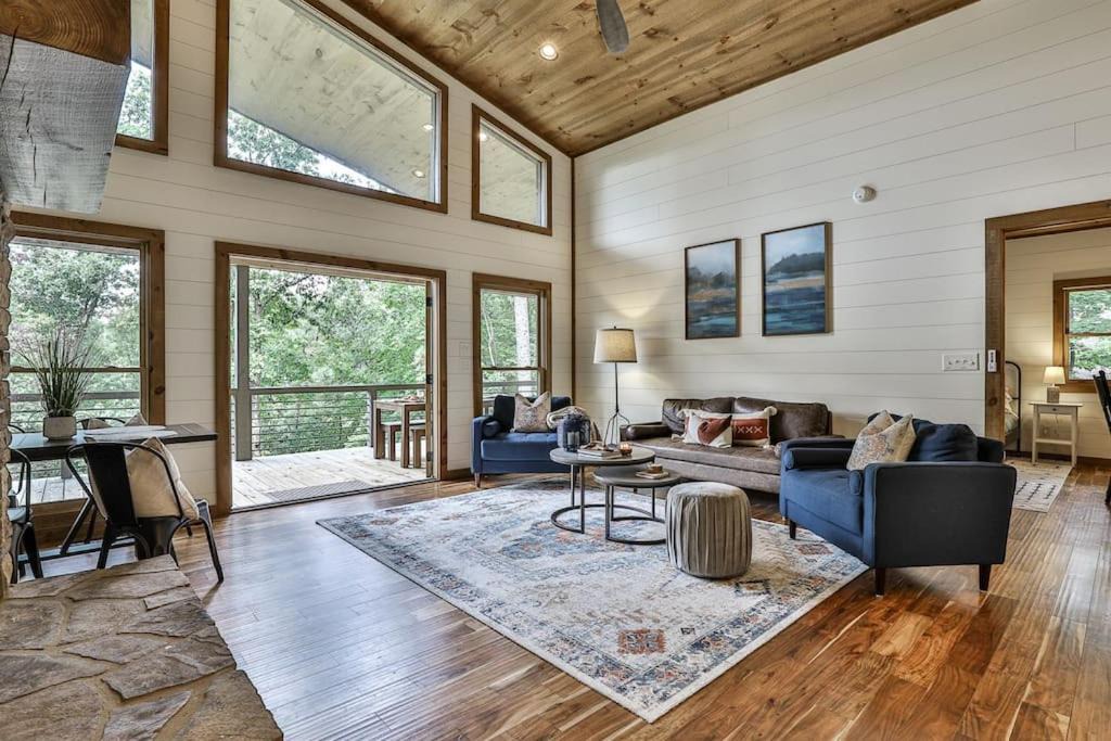 Photo of Livingroom in Ellijay
