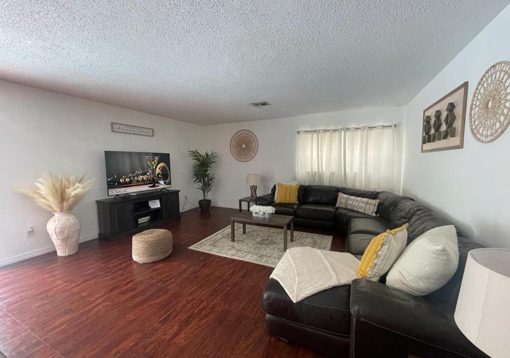 Photo of Livingroom in Cutler Bay