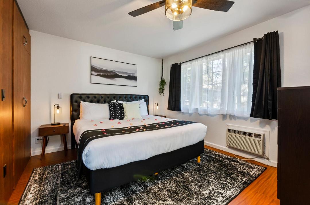 Photo of Bedroom in Lakeside Park
