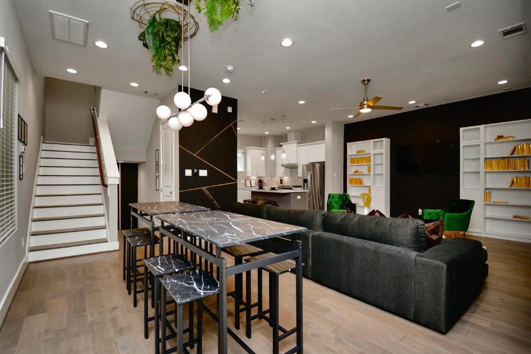 Photo of Livingroom in Northside