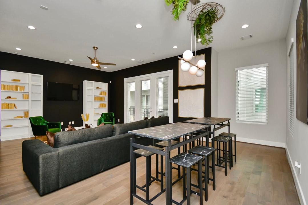 Photo of Livingroom in Northside