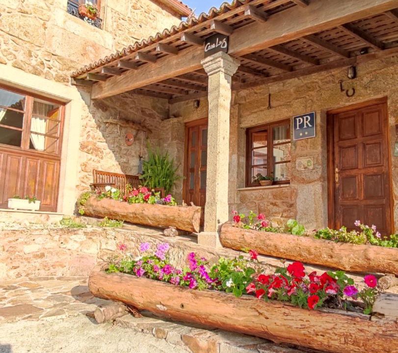 Photo of Buildings in Lires