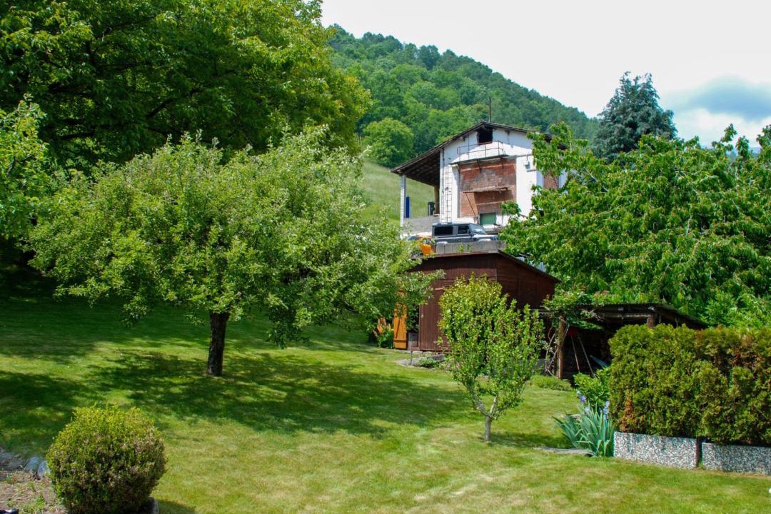 Photo of Buildings in Leontica