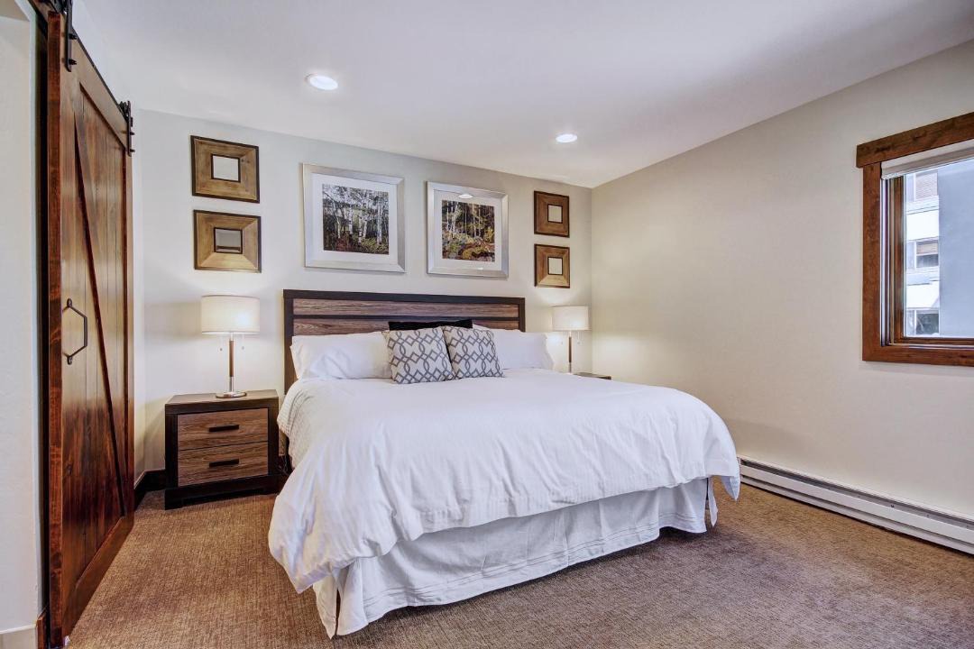 Photo of Bedroom in Peak 9