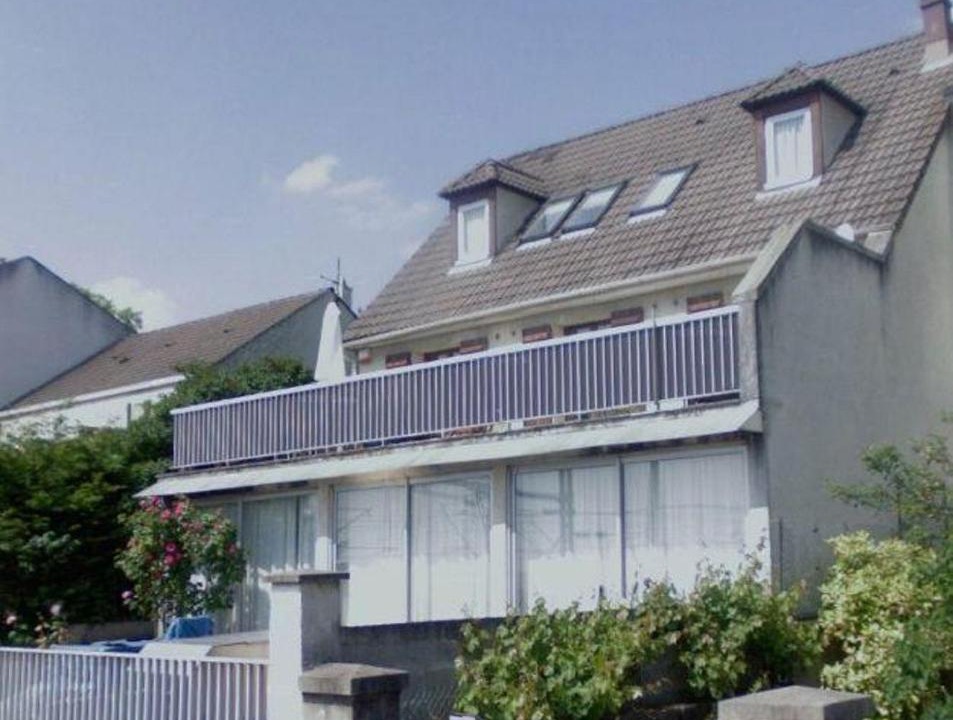Photo of Buildings in Suresnes
