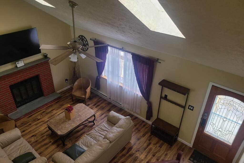 Photo of Livingroom in Tobyhanna