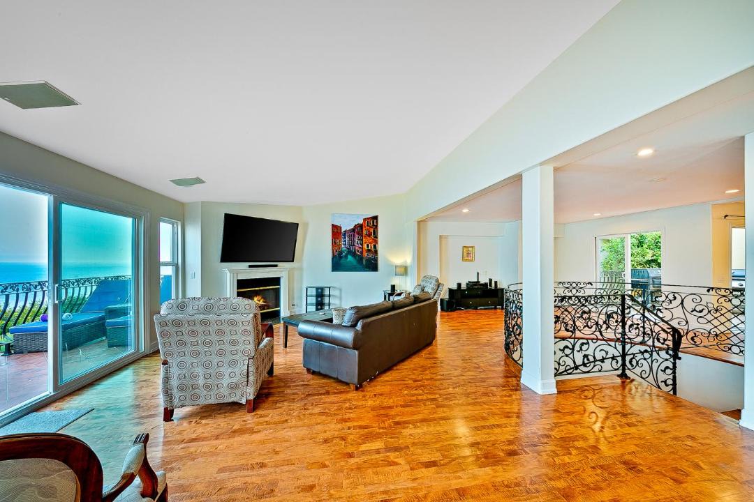 Photo of Livingroom in Eastern Malibu