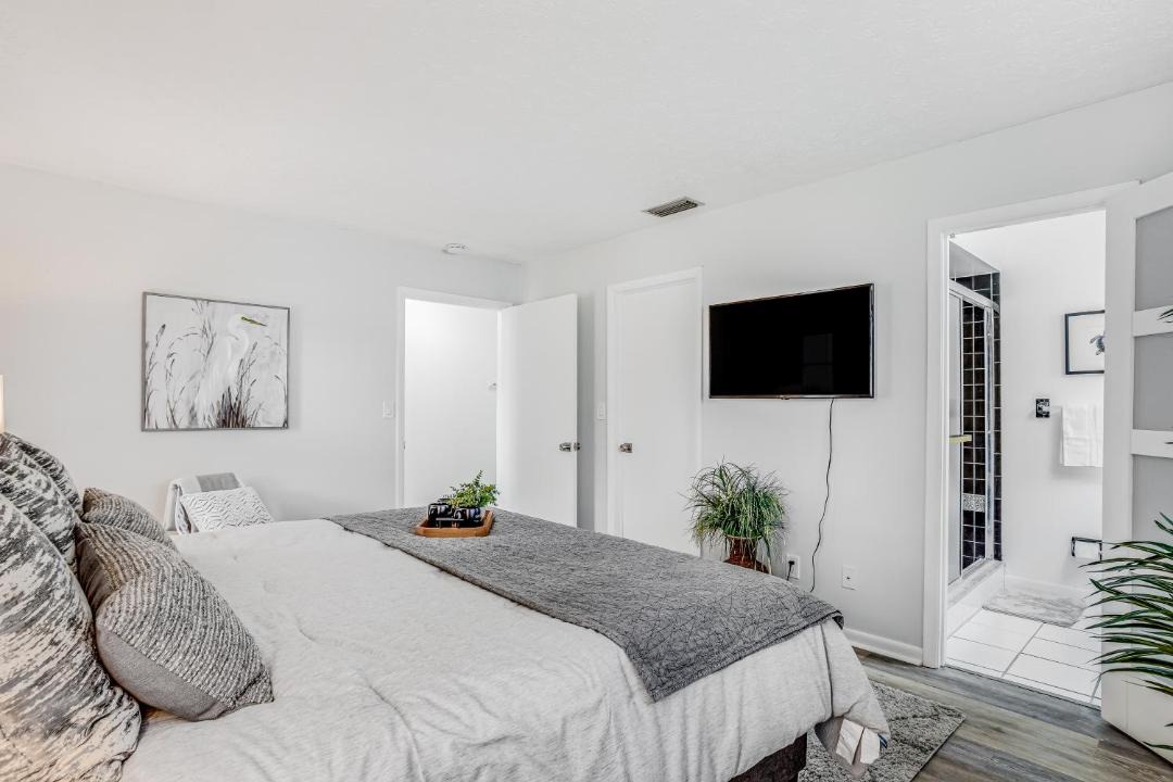 Photo of Bedroom in Naples Park