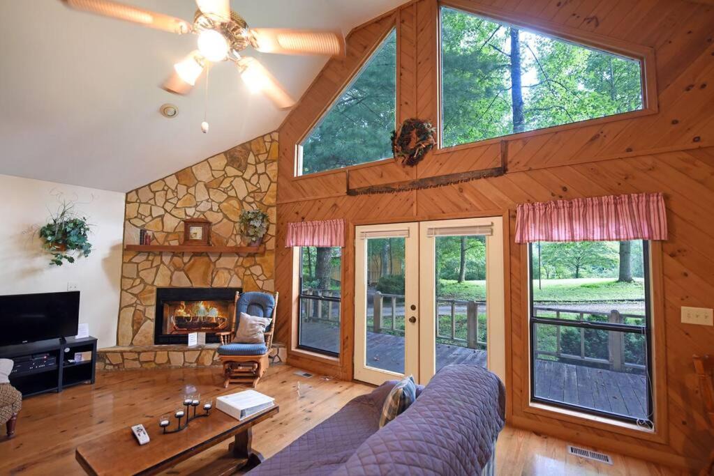 Photo of Livingroom in Blairsville