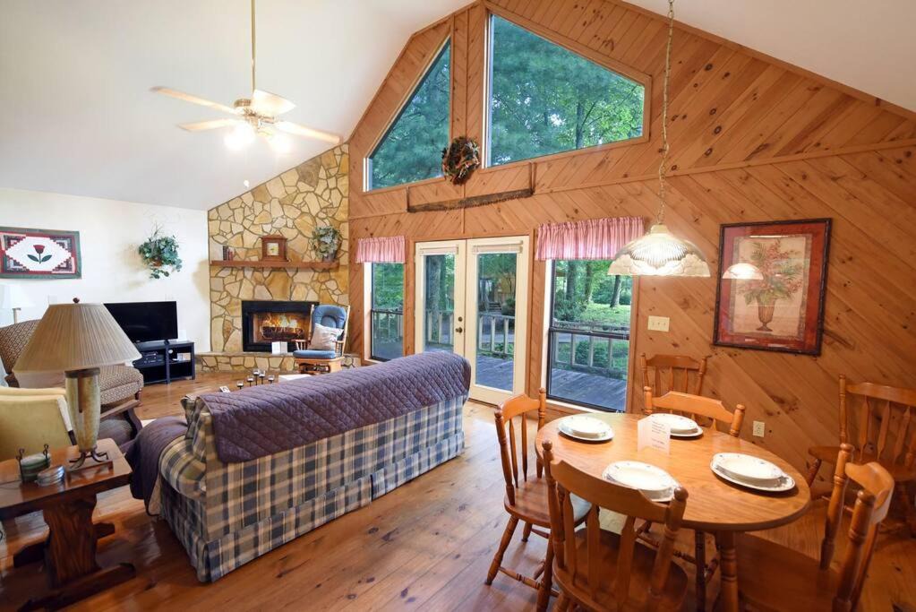 Photo of Livingroom in Blairsville