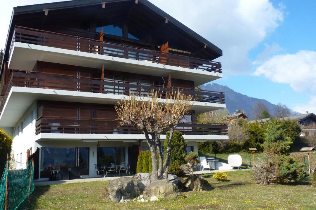 Photo of Buildings in Ovronnaz