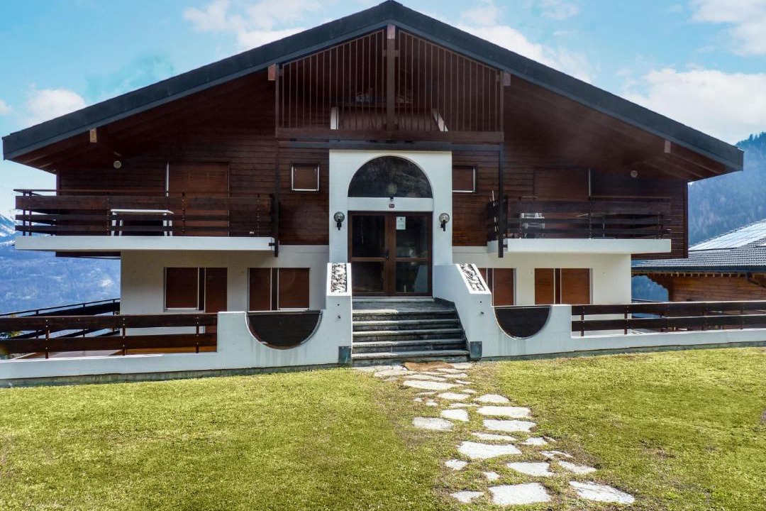 Photo of Buildings in Ovronnaz