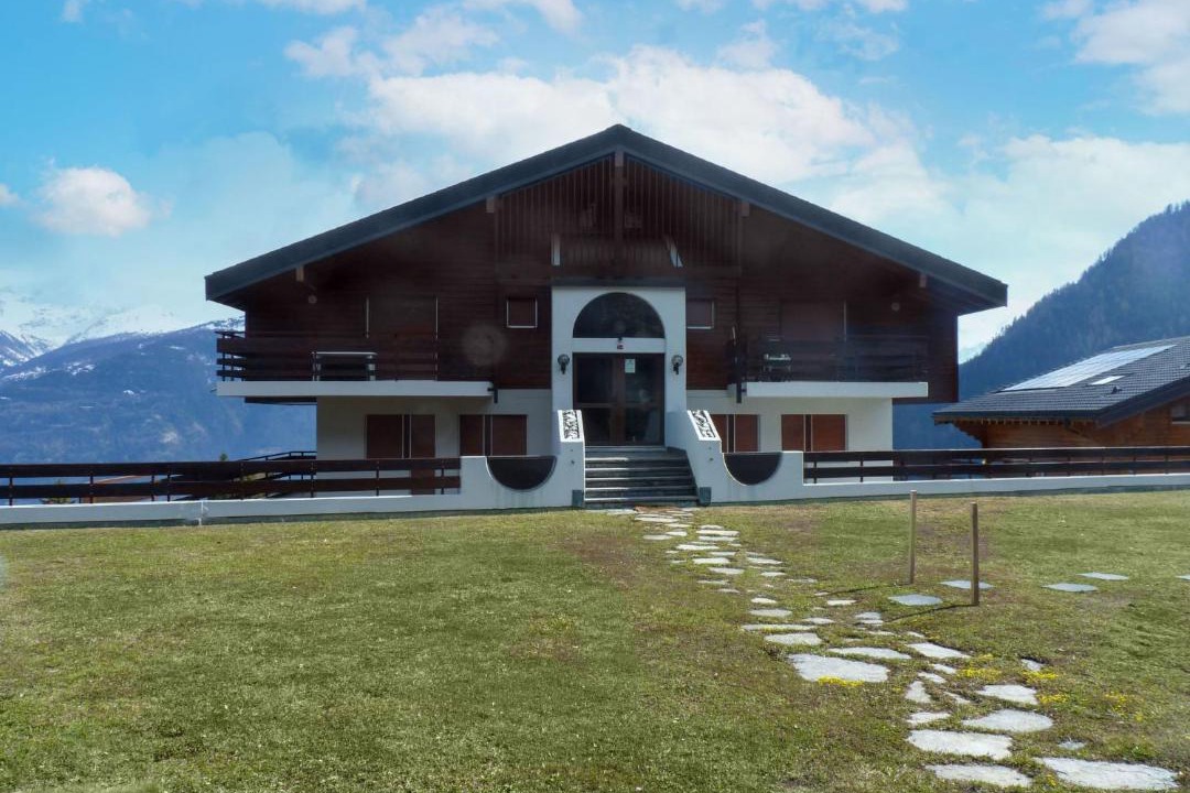 Photo of Buildings in Ovronnaz
