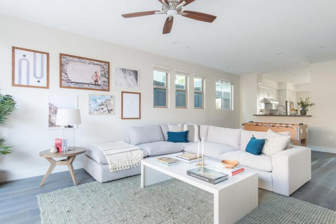Photo of Livingroom in North Pacific Beach