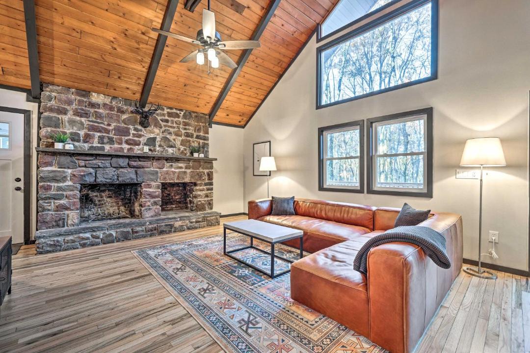 Photo of Livingroom in Lake Harmony Estates