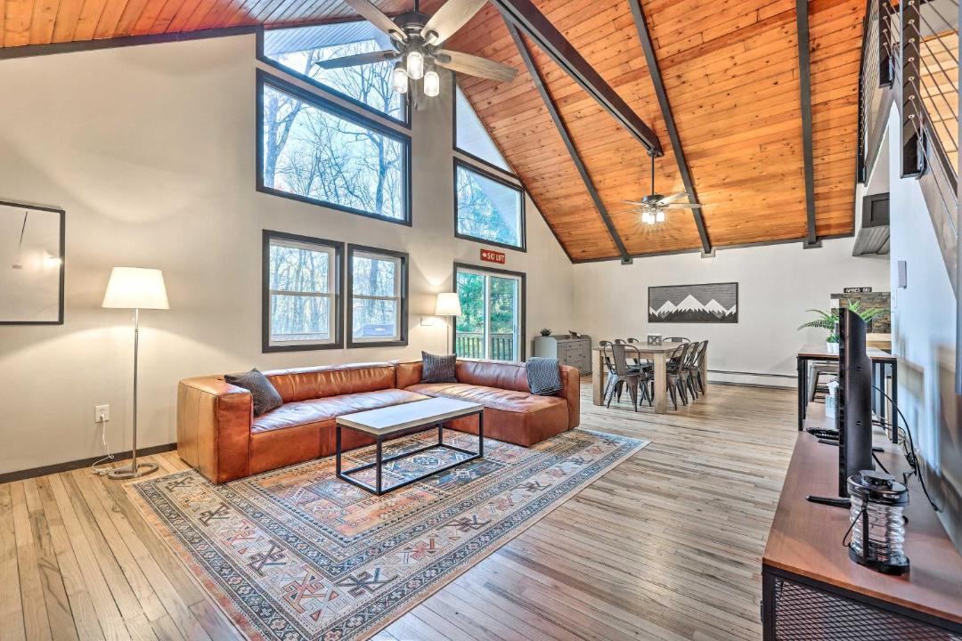 Photo of Livingroom in Lake Harmony Estates