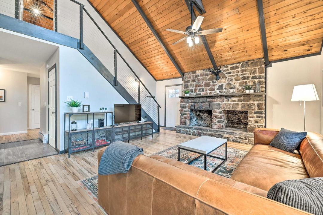 Photo of Livingroom in Lake Harmony Estates