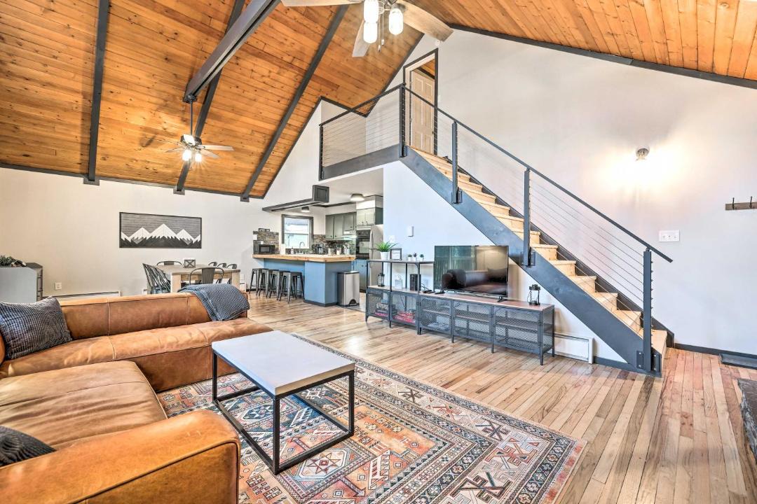 Photo of Livingroom in Lake Harmony Estates
