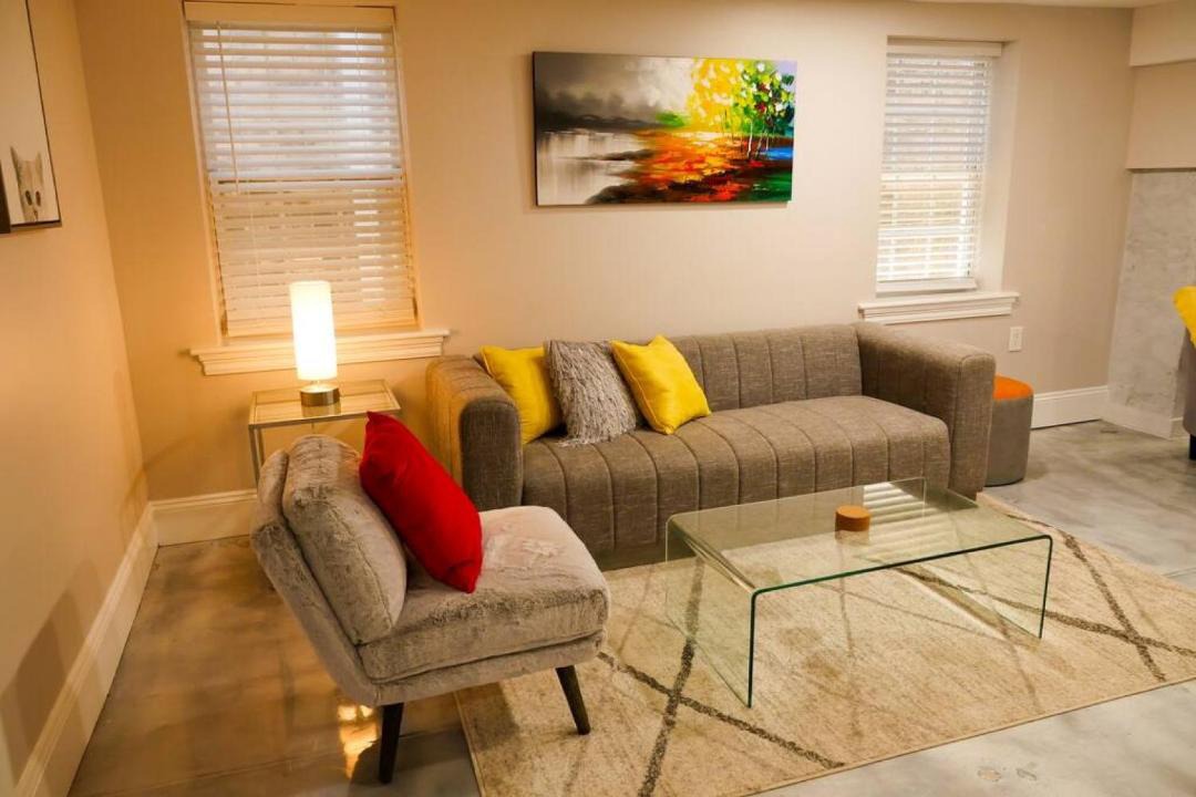 Photo of Livingroom in Algiers Point