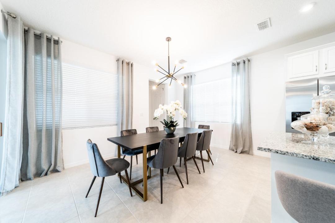 Photo of Livingroom in Four Corners