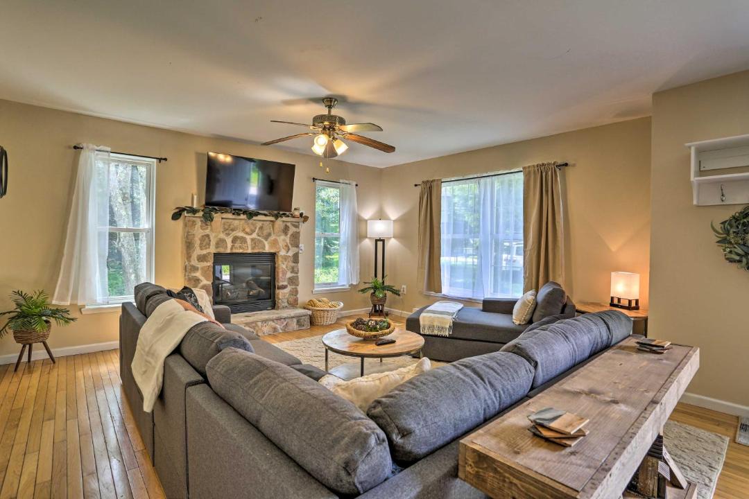 Photo of Livingroom in Pocono Summit